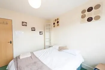 Edinburgh City Center Coady Apartment Sleeps 5 Free Car Park Space 0*,  United Kingdom