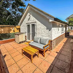 The Annex: Beachfront Luxury With Pet-friendly Patio , Bournemouth United Kingdom