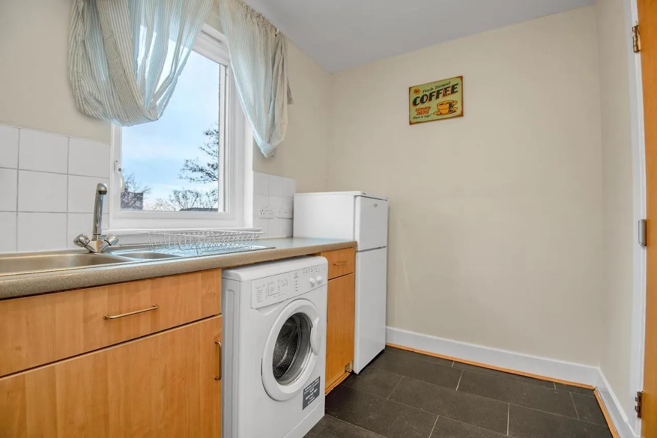 Edinburgh City Center Coady Apartment Sleeps 5 Free Car Park Space