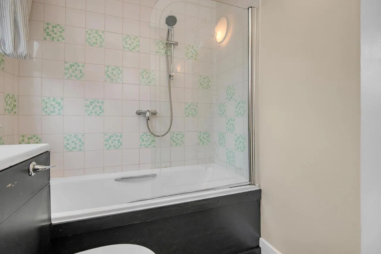 Edinburgh City Center Coady Apartment Sleeps 5 Free Car Park Space