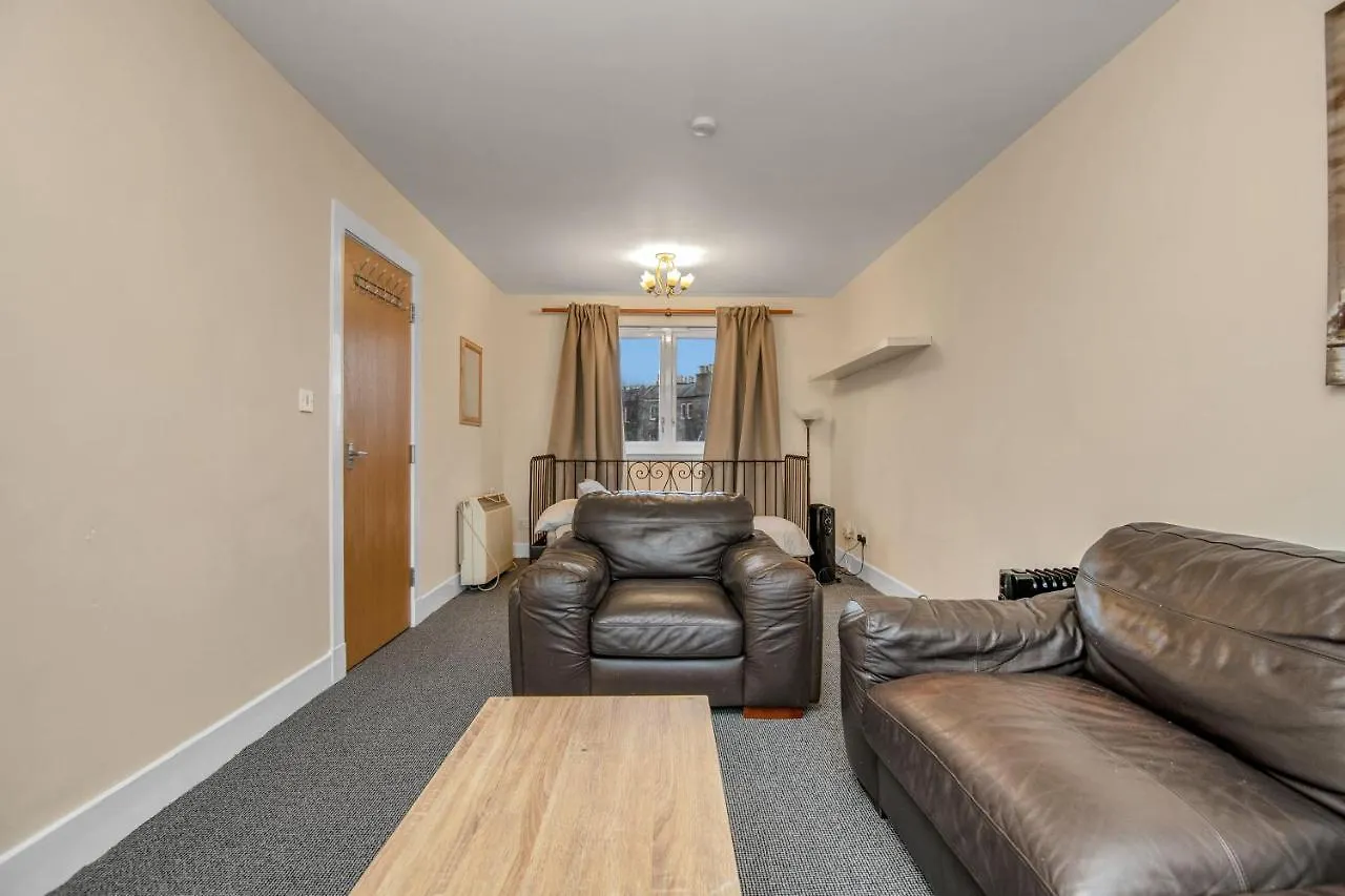 Edinburgh City Center Coady Apartment Sleeps 5 Free Car Park Space