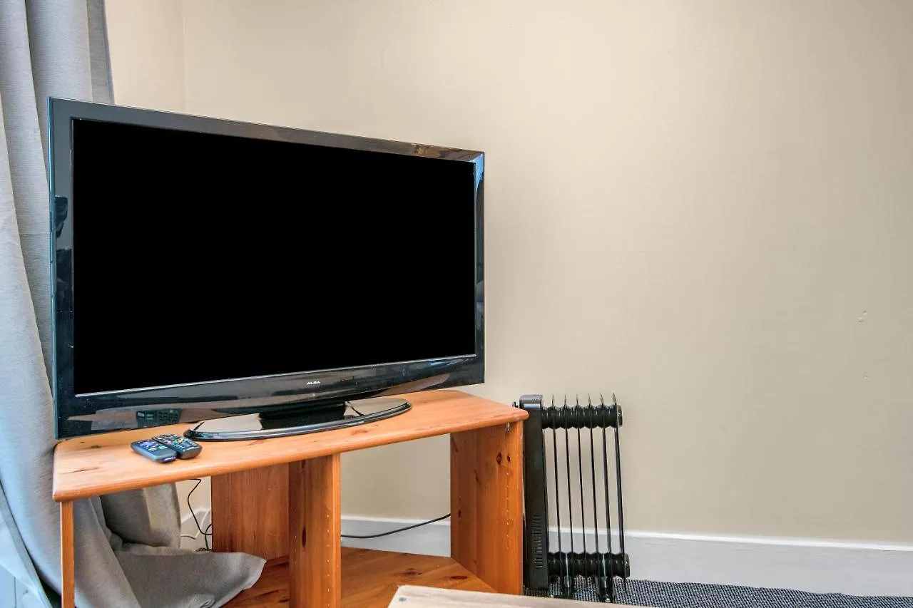 Edinburgh City Center Coady Apartment Sleeps 5 Free Car Park Space