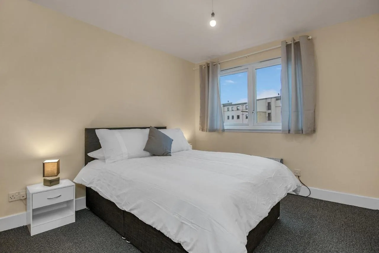 Edinburgh City Center Coady Apartment Sleeps 5 Free Car Park Space