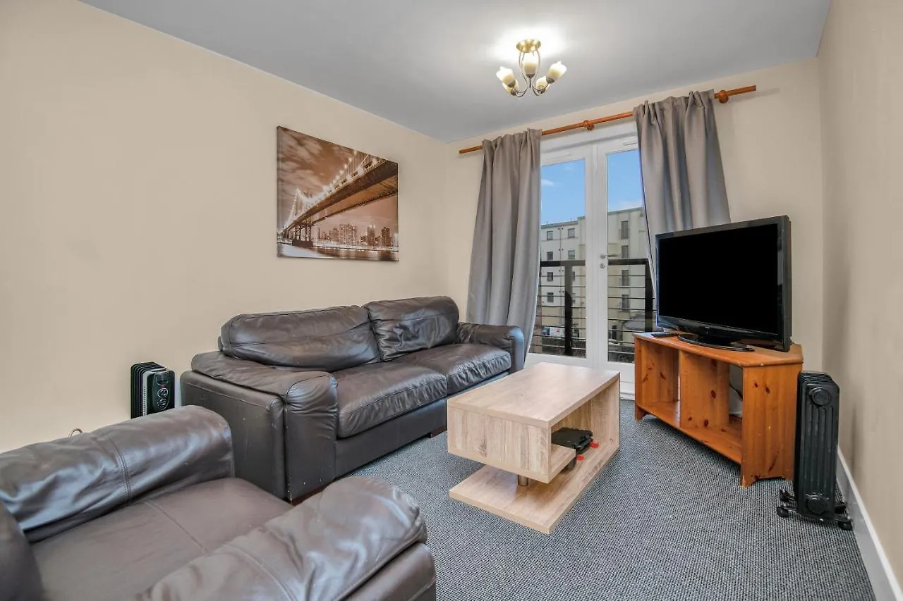 Edinburgh City Center Coady Apartment Sleeps 5 Free Car Park Space