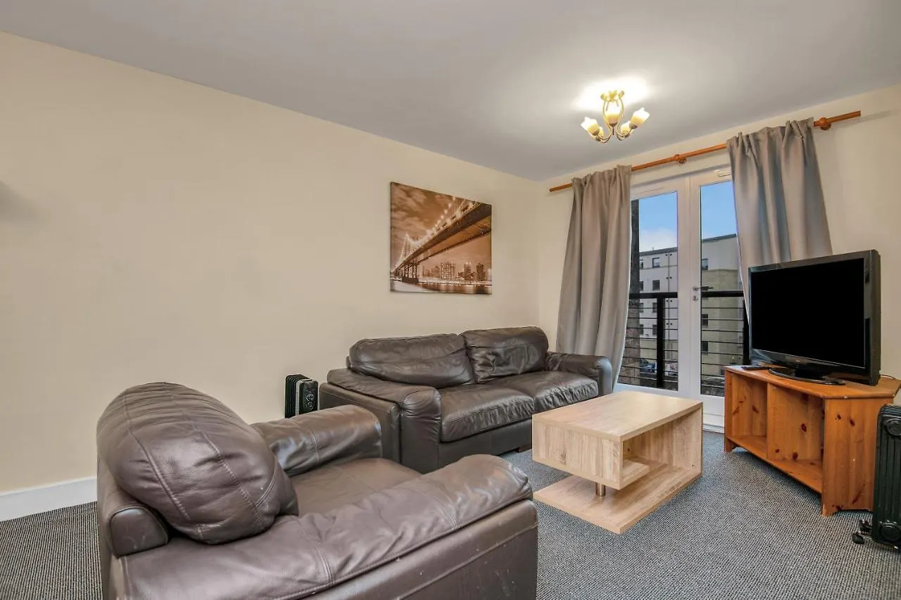 Edinburgh City Center Coady Apartment Sleeps 5 Free Car Park Space