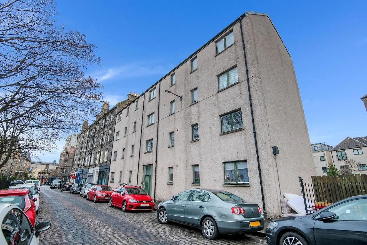 Edinburgh City Center Coady Apartment Sleeps 5 Free Car Park Space