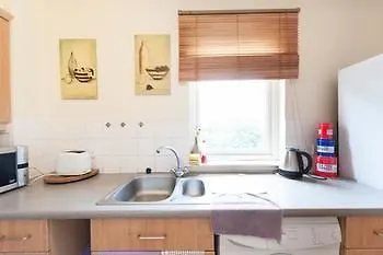 Edinburgh City Center Coady Apartment Sleeps 5 Free Car Park Space