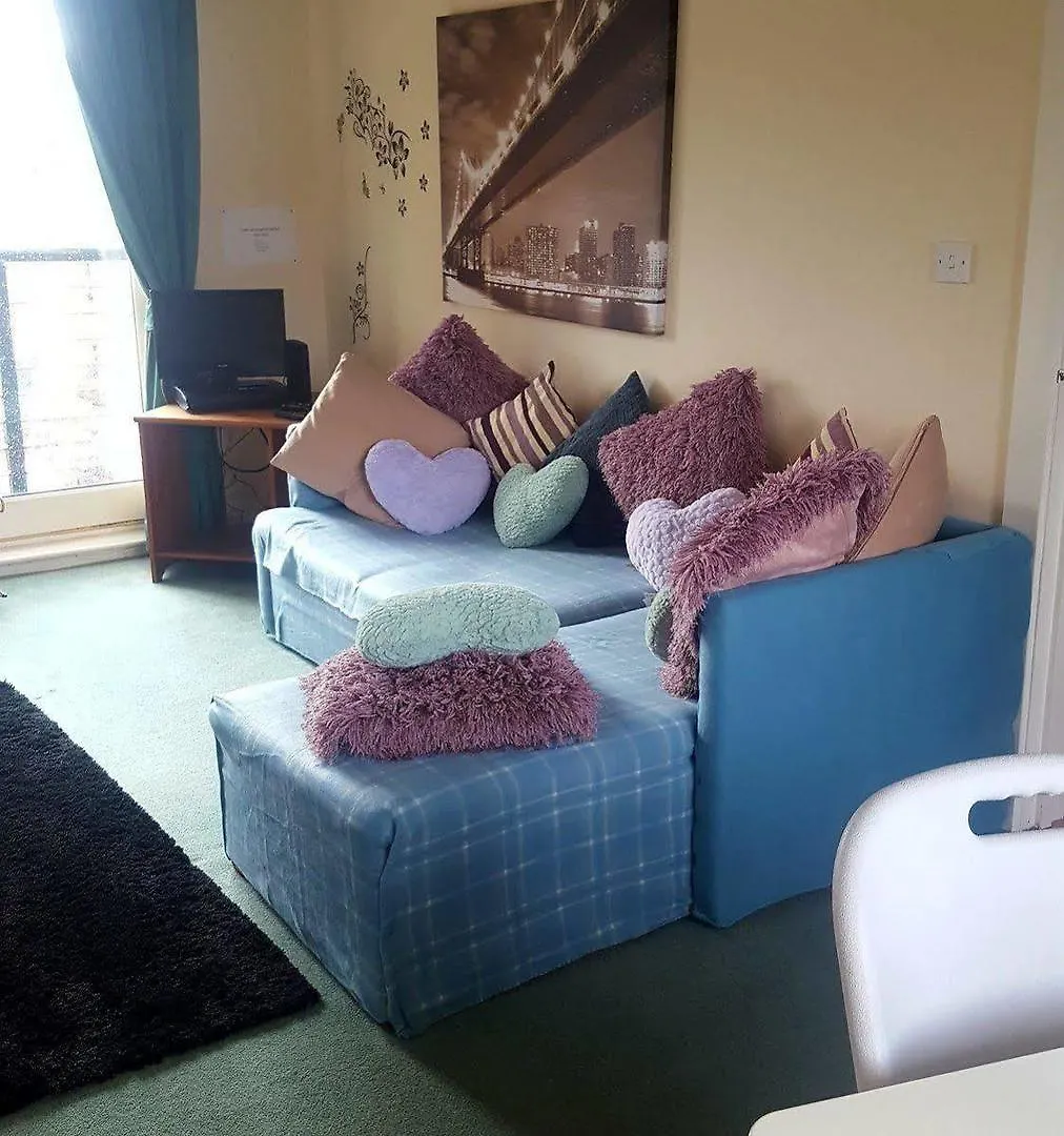 Edinburgh City Center Coady Apartment Sleeps 5 Free Car Park Space