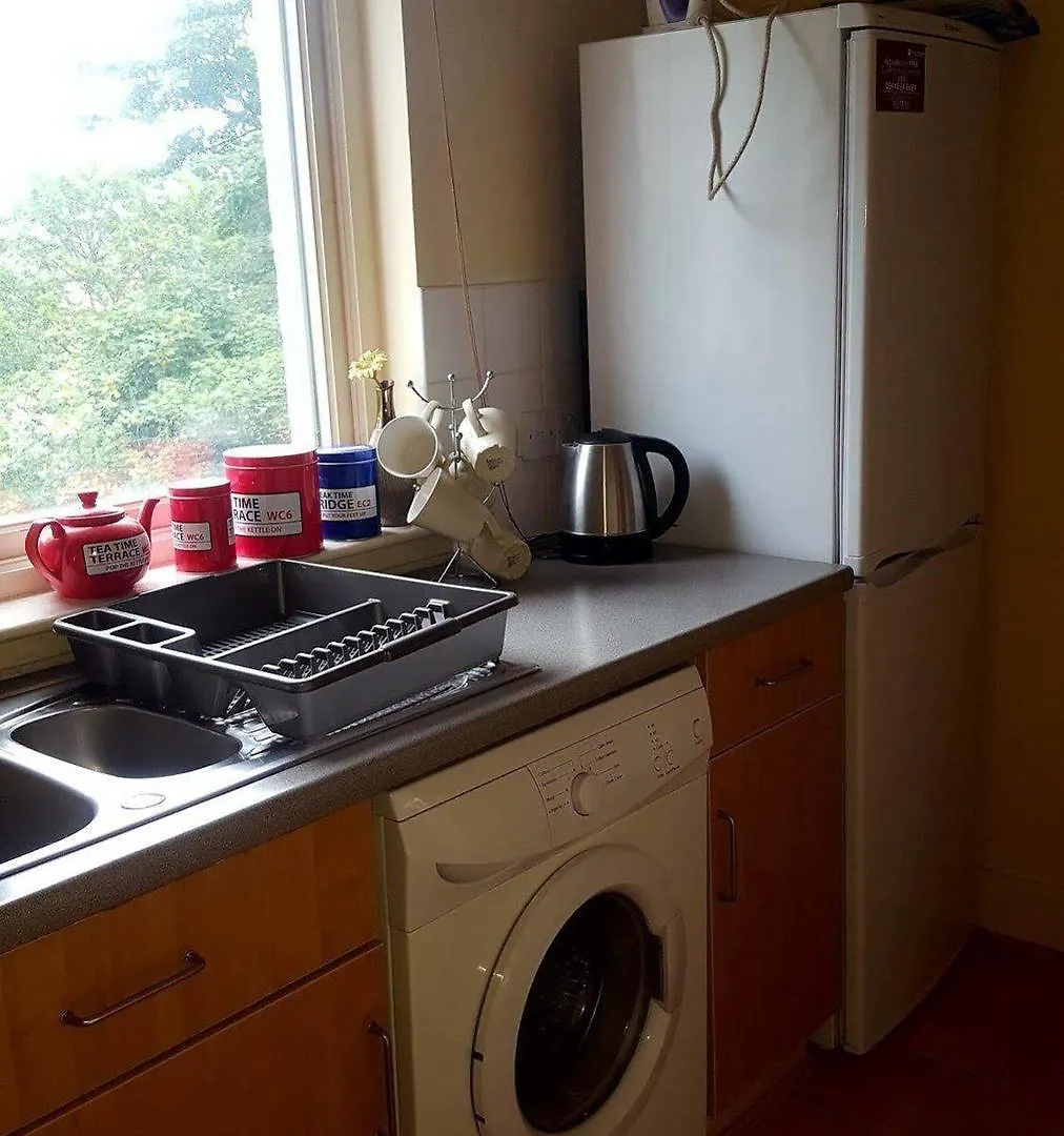 Edinburgh City Center Coady Apartment Sleeps 5 Free Car Park Space