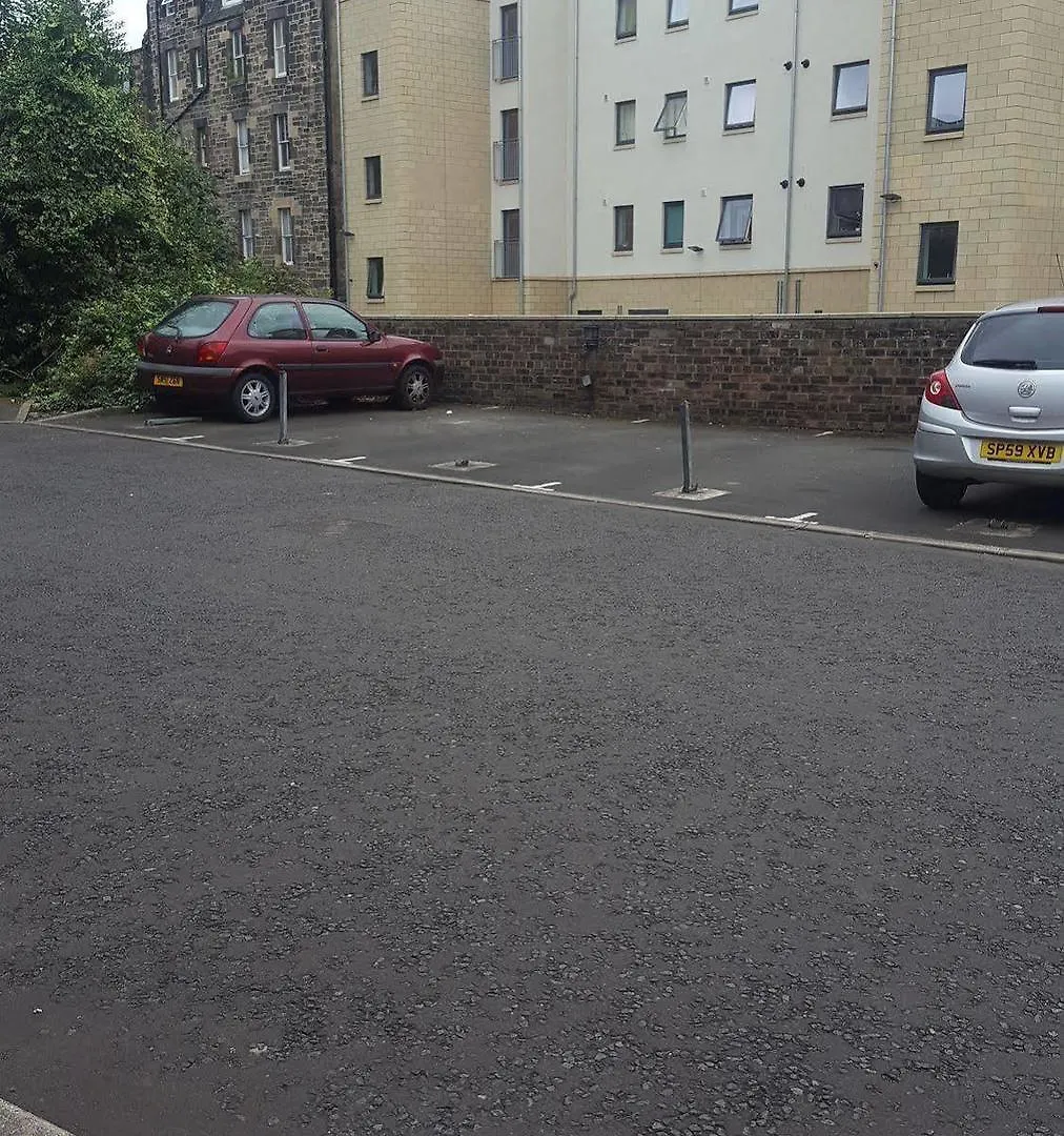 Edinburgh City Center Coady Apartment Sleeps 5 Free Car Park Space