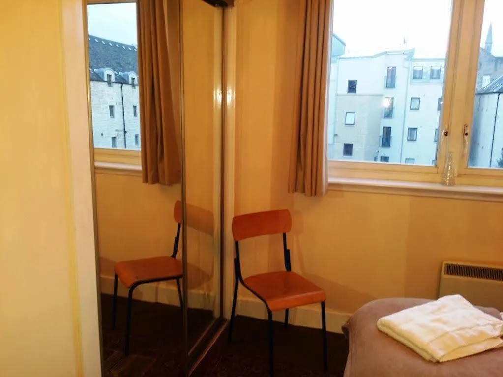 Edinburgh City Center Coady Apartment Sleeps 5 Free Car Park Space