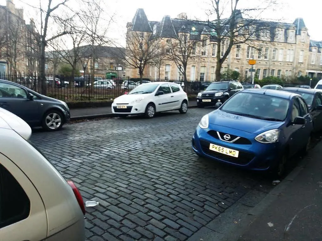 Edinburgh City Center Coady Apartment Sleeps 5 Free Car Park Space