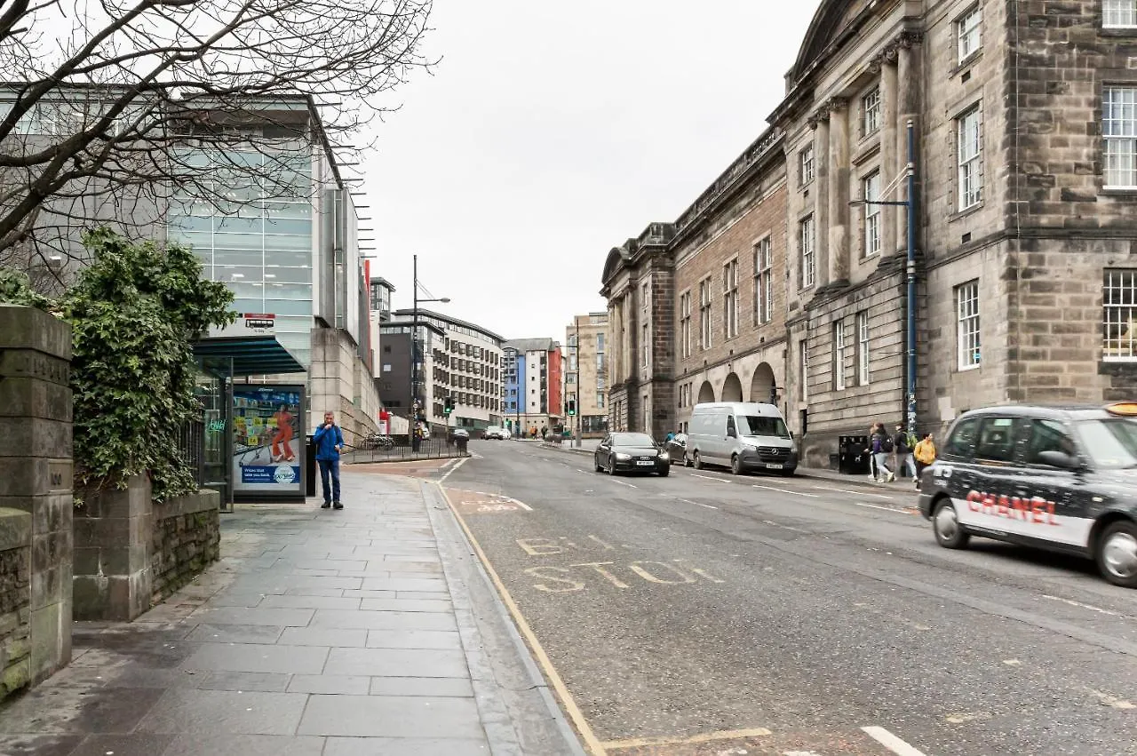 Edinburgh City Center Coady Apartment Sleeps 5 Free Car Park Space