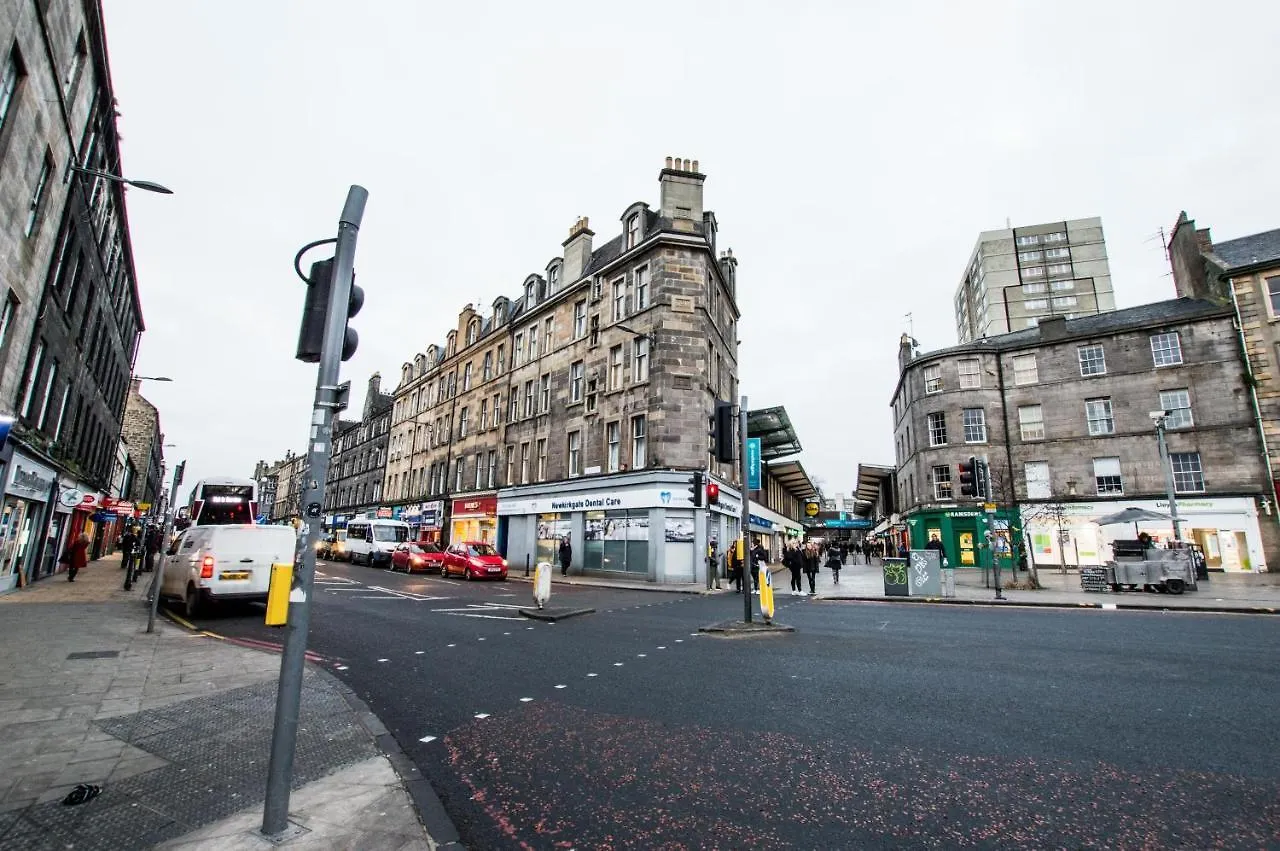 Edinburgh City Center Coady Apartment Sleeps 5 Free Car Park Space