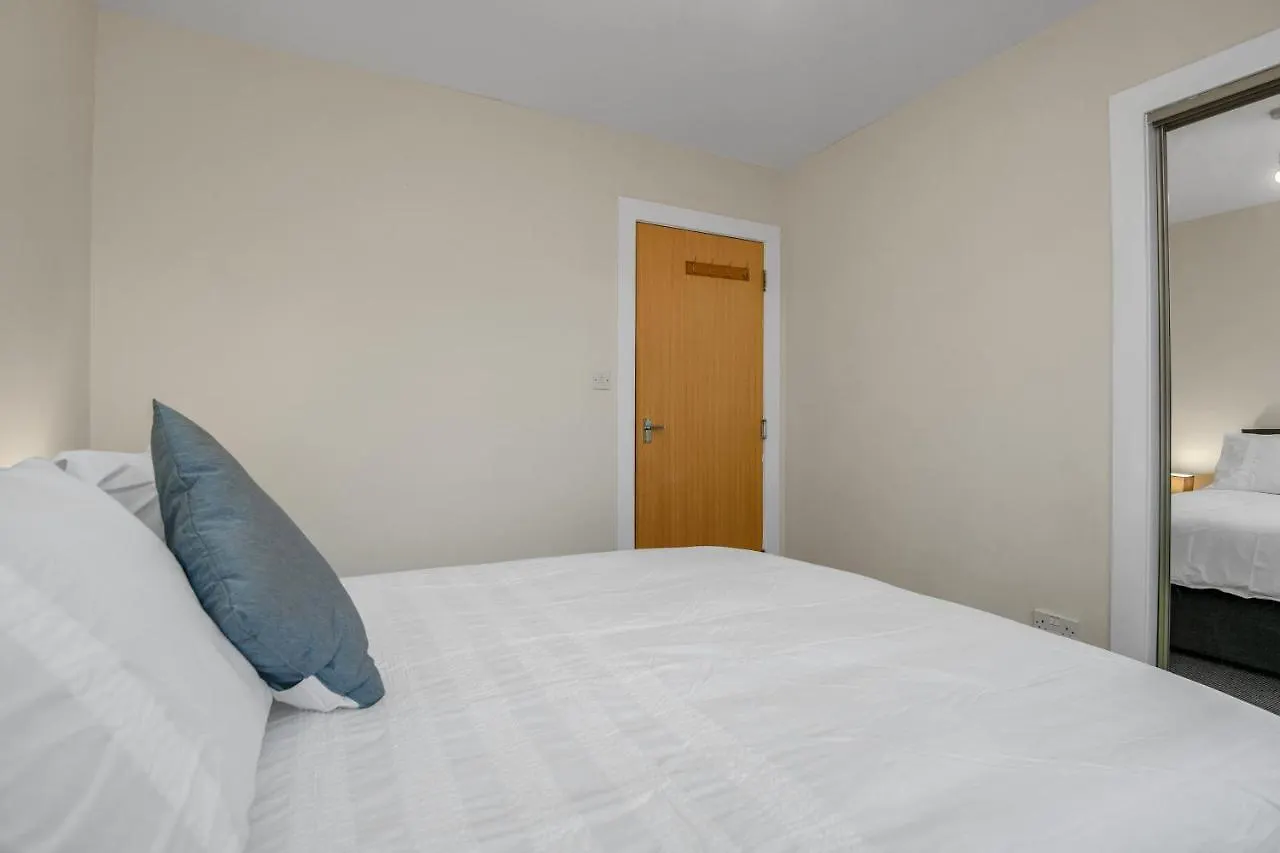 Edinburgh City Center Coady Apartment Sleeps 5 Free Car Park Space