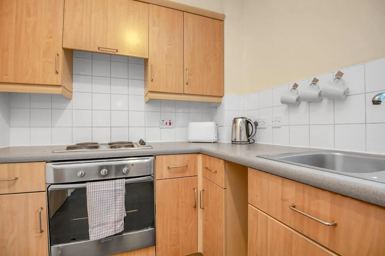 Edinburgh City Center Coady Apartment Sleeps 5 Free Car Park Space