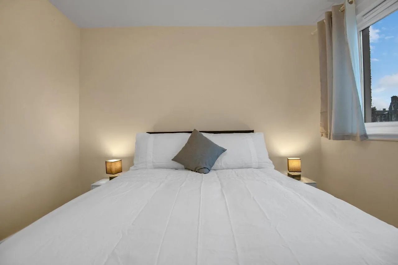 Edinburgh City Center Coady Apartment Sleeps 5 Free Car Park Space