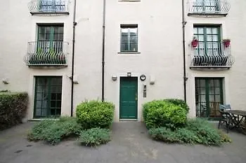Edinburgh City Center Coady Apartment Sleeps 5 Free Car Park Space
