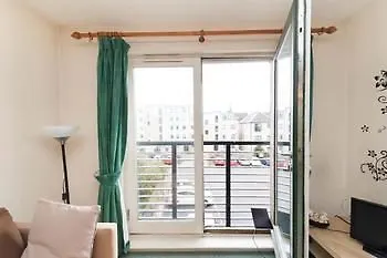 Edinburgh City Center Coady Apartment Sleeps 5 Free Car Park Space
