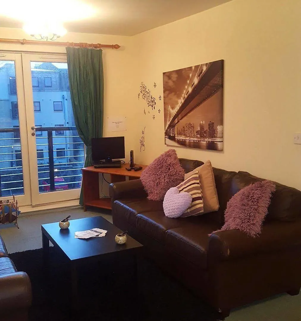Edinburgh City Center Coady Apartment Sleeps 5 Free Car Park Space