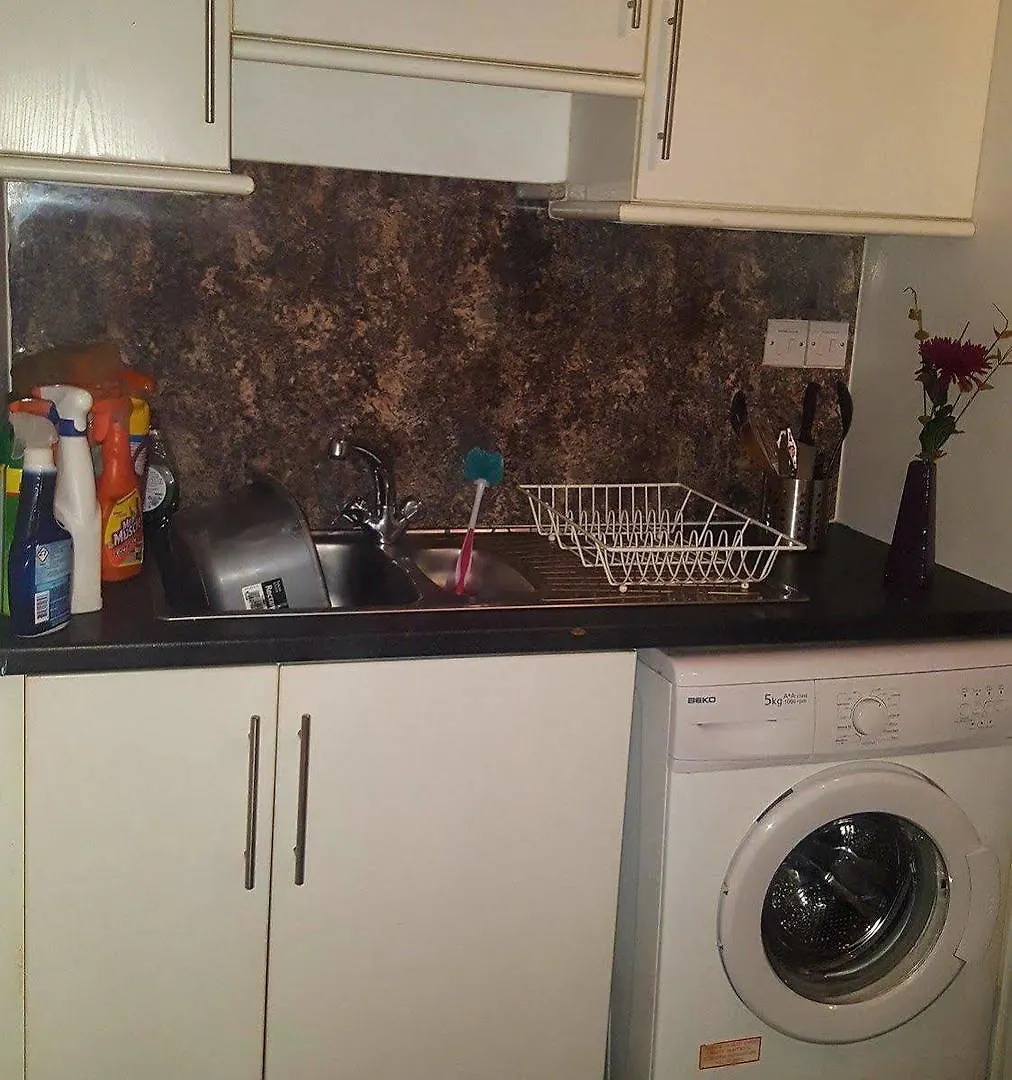 Edinburgh City Center Coady Apartment Sleeps 5 Free Car Park Space