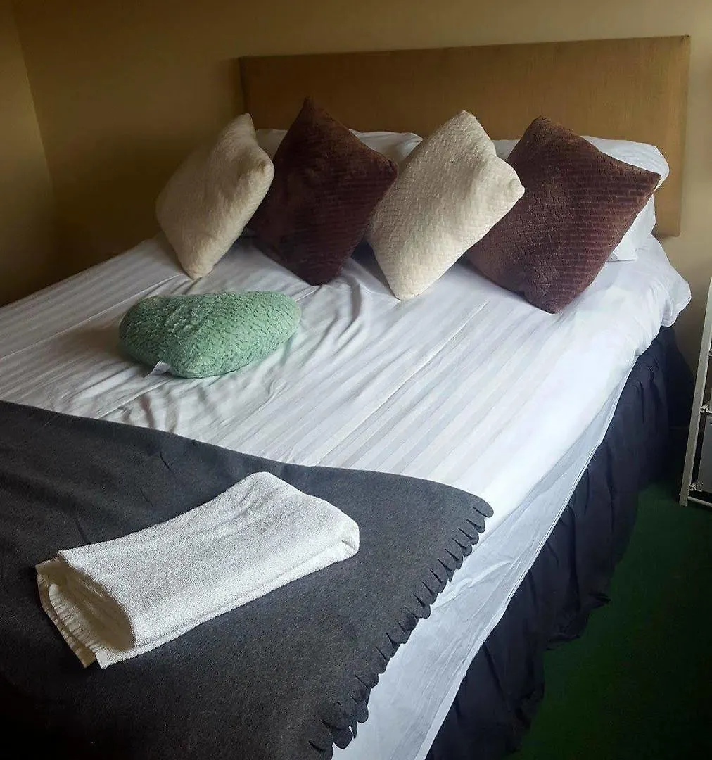 Edinburgh City Center Coady Apartment Sleeps 5 Free Car Park Space