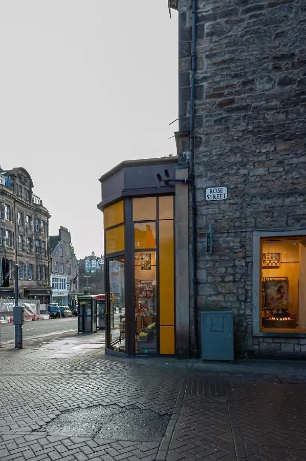 Edinburgh City Center Coady Apartment Sleeps 5 Free Car Park Space